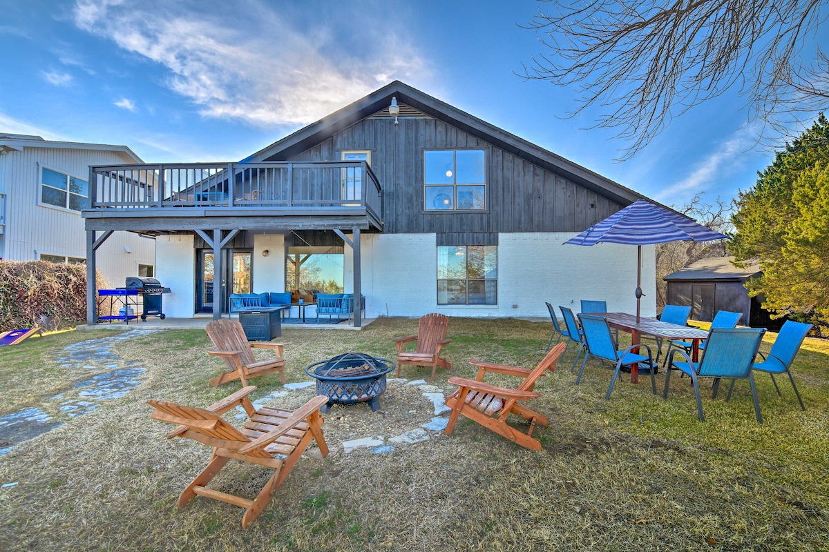 Chic Lakefront Granbury Getaway w/ Private Dock!