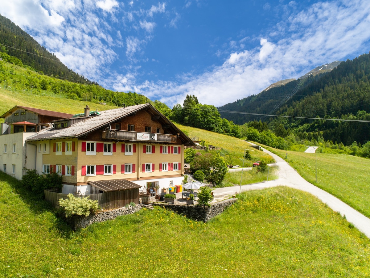 Spacious apartment in the Arlberg ski area