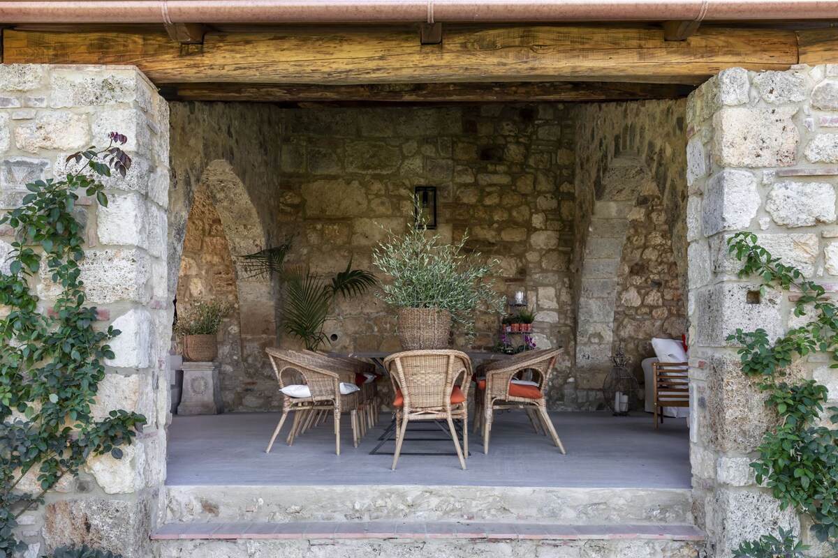 Beautiful Modern Villa In The Tuscan Countryside