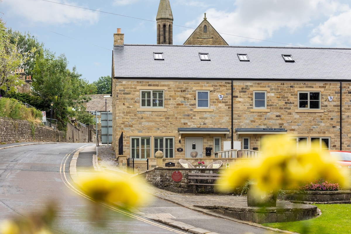 Cosy Family Yorkshire Dales home in bustling town