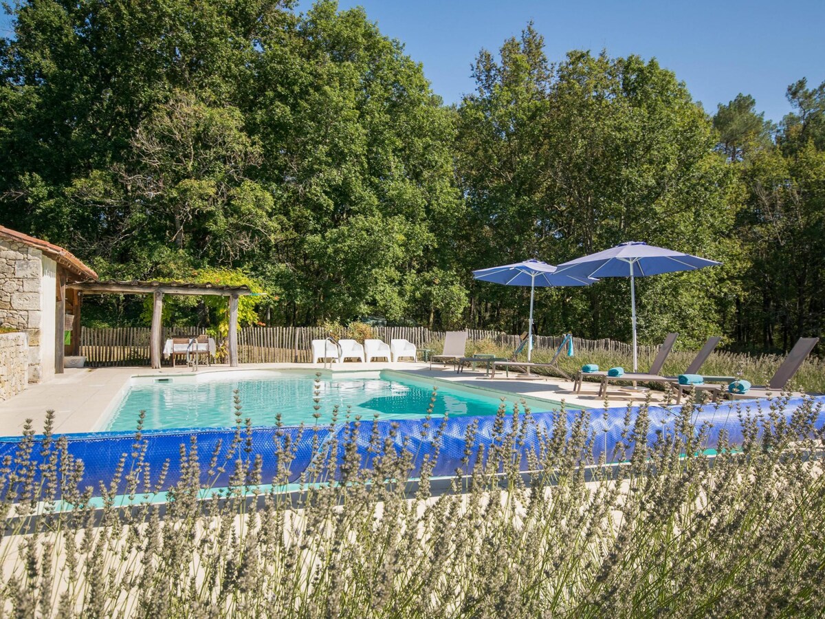 Gîte on estate with shared pool