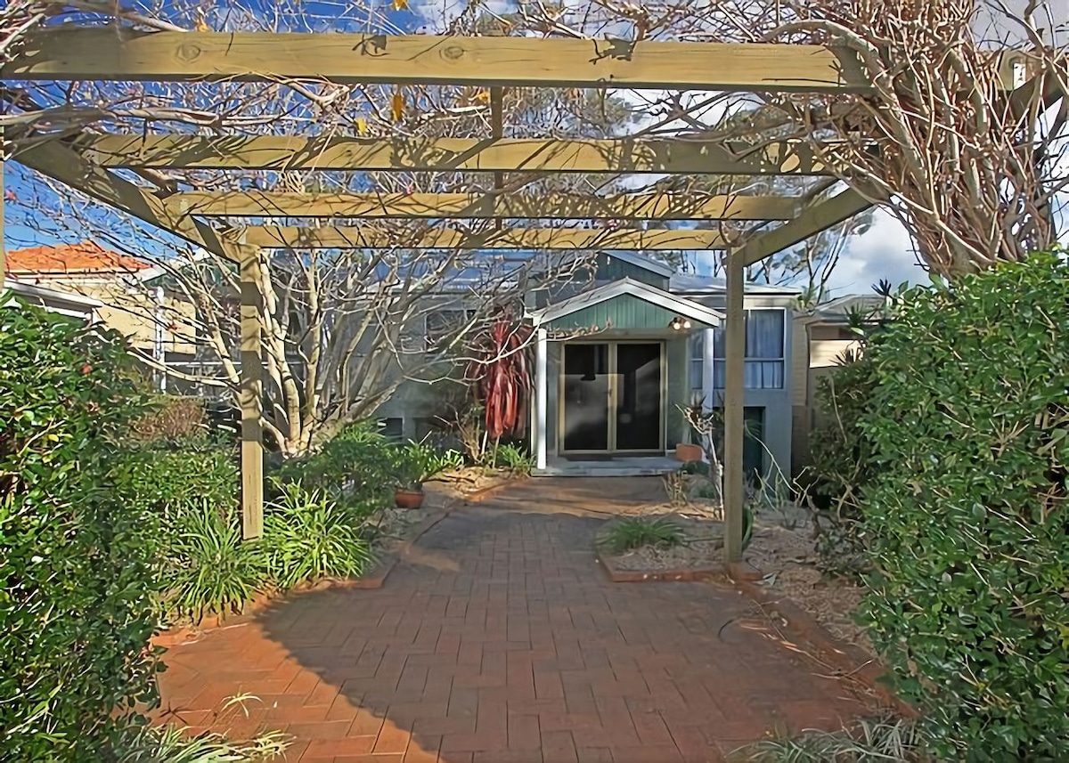 Denham Avenue Whole House Beachside Escape