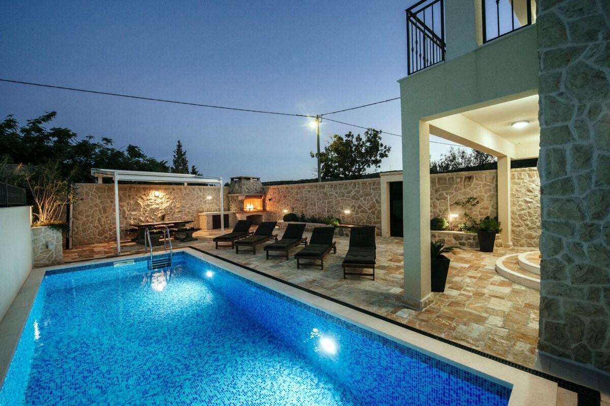Dalmatian Villa Castello Coza with pool