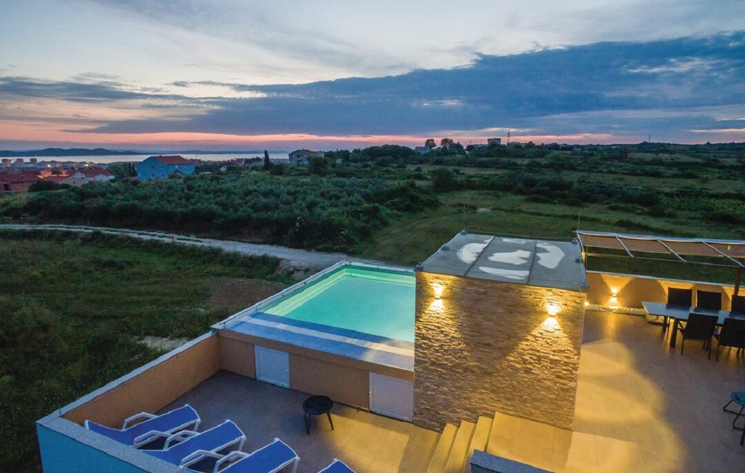 Villa Panorama roofed pool 12 guests