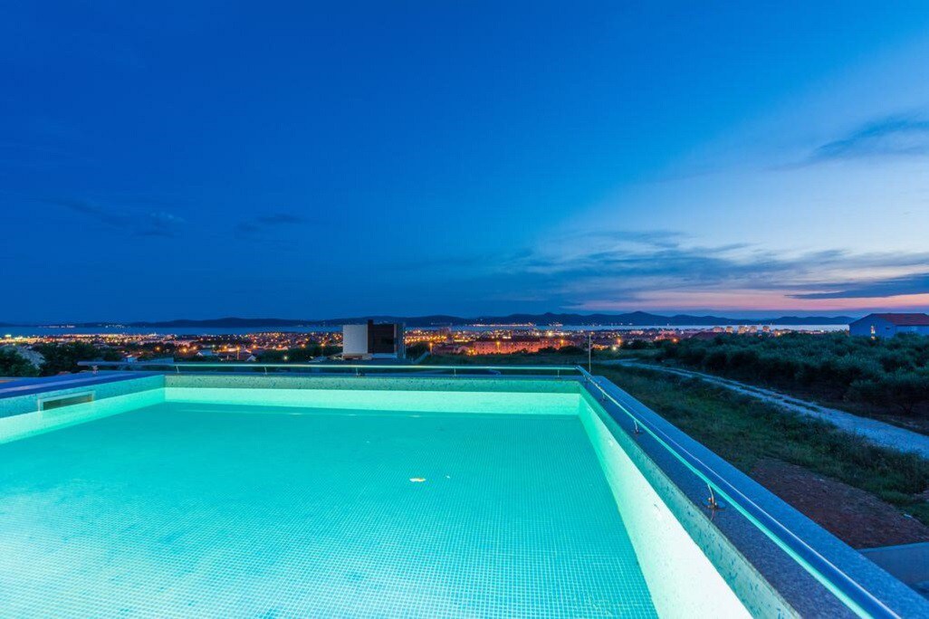 Villa Panorama roofed pool 12 guests