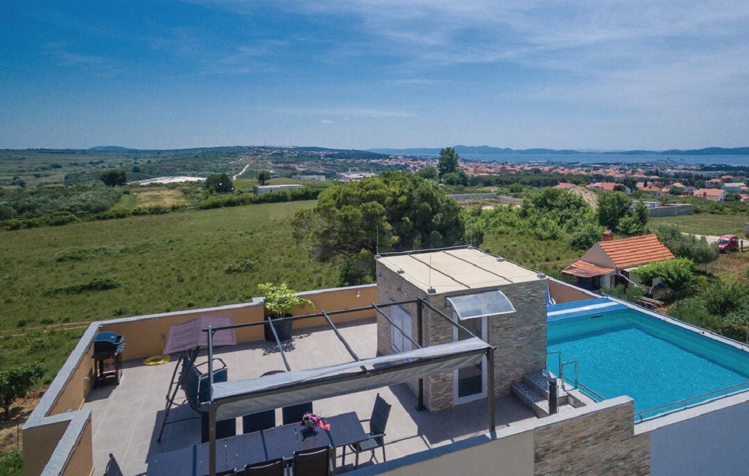 Villa Panorama roofed pool 12 guests