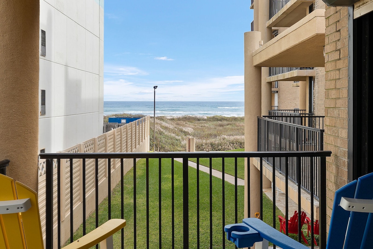 Remodeled Beachfront Condo! Pool and Hot tub! Oceanfront views of the Gulf of Mexico!
