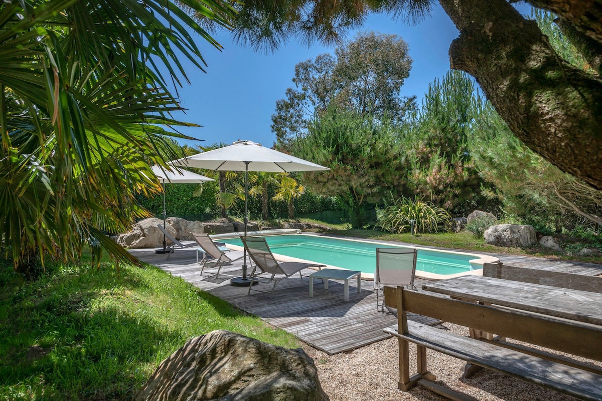 Vacances détente dans cette maison avec piscine à