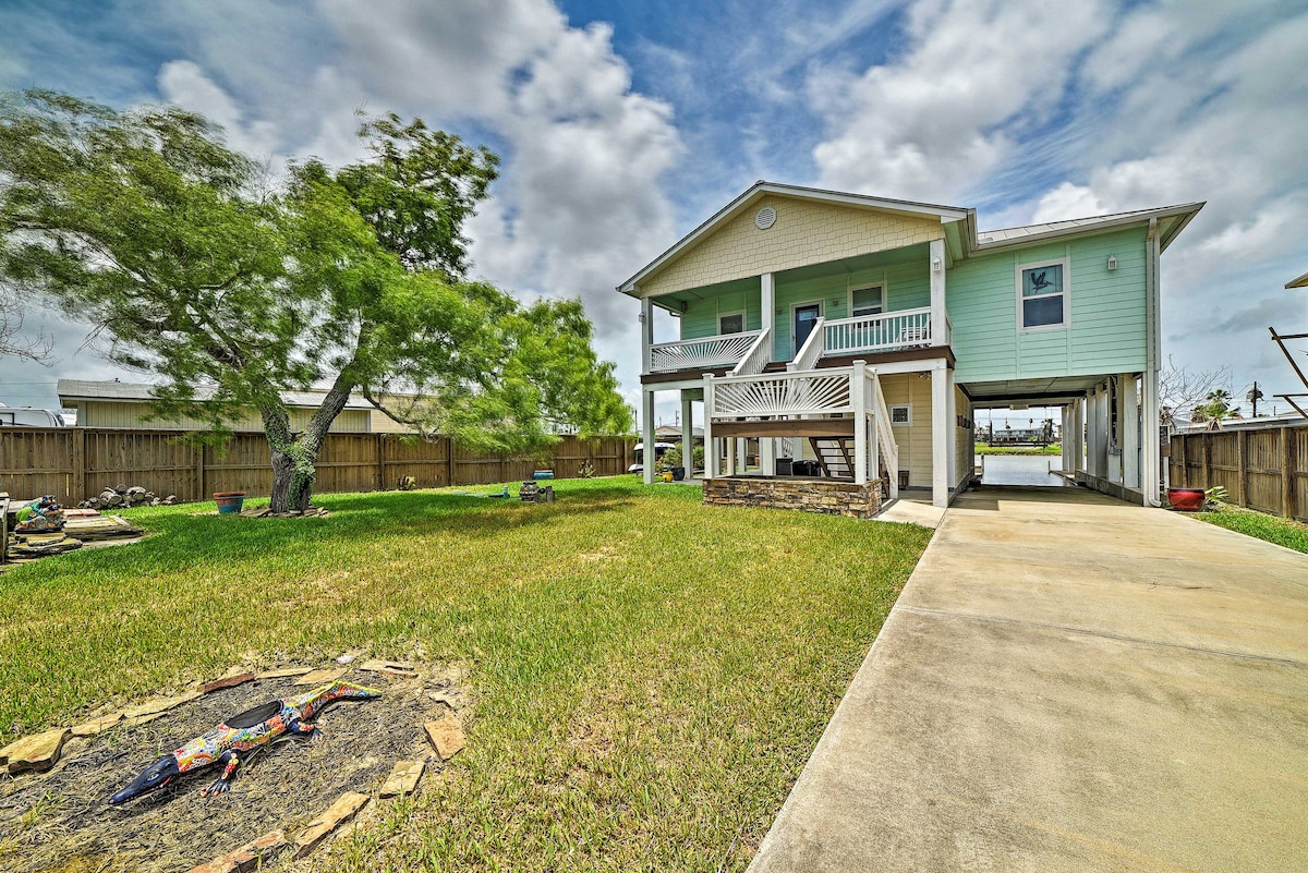 Waterfront Rockport Home w/ Dock & 3 Kayaks!