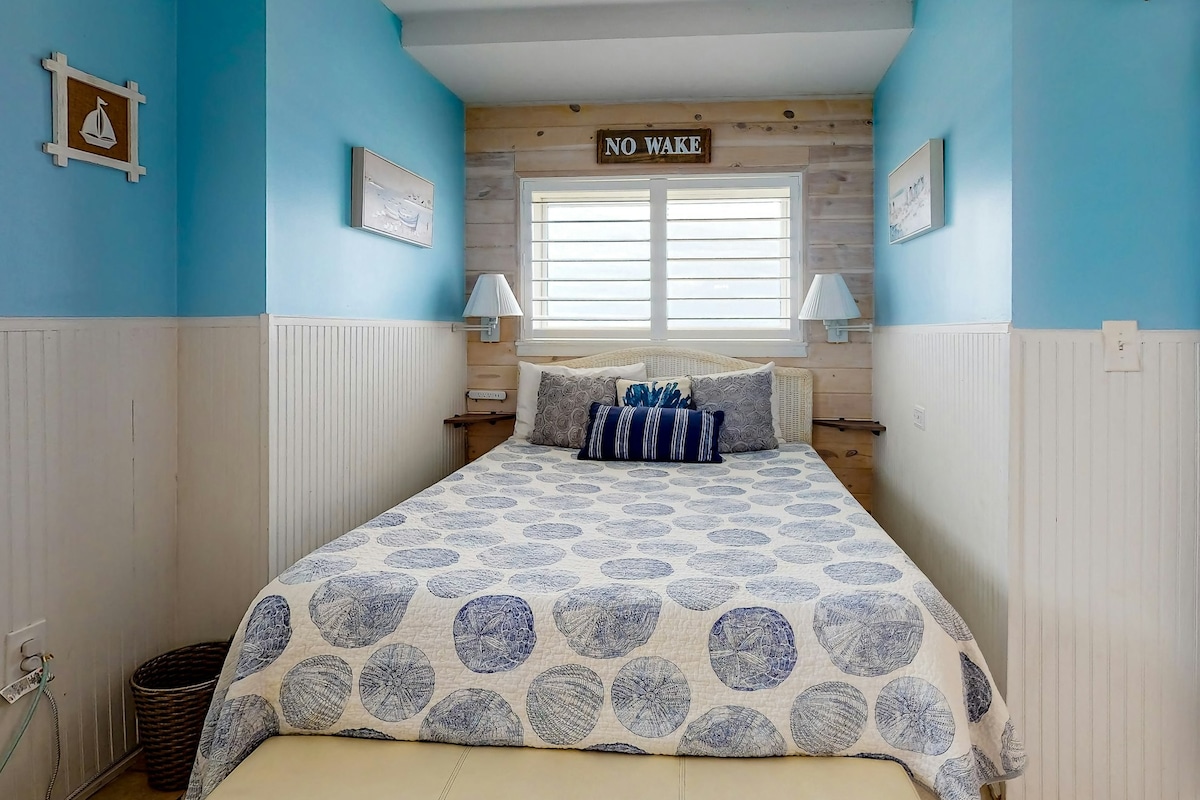 Adorable Studio Oceanfront 4th-Floor | Balcony