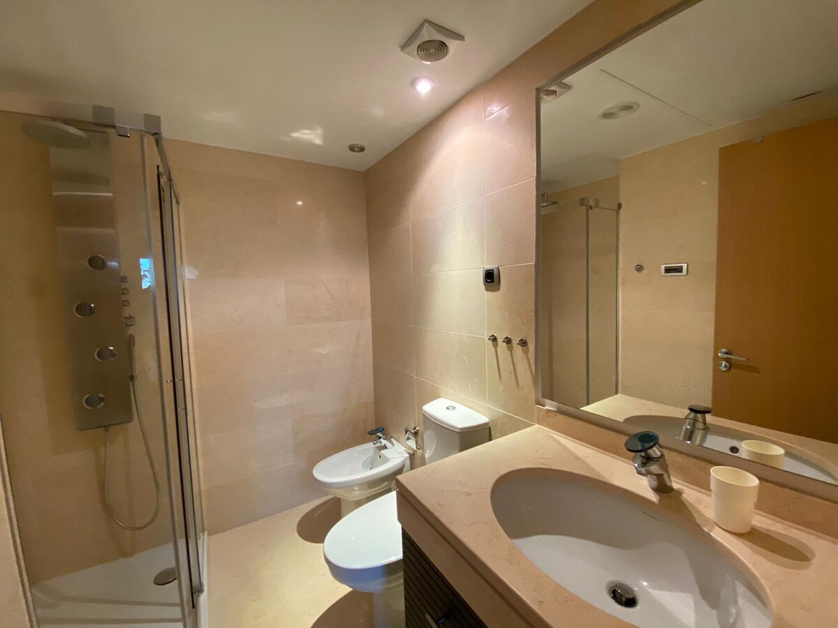 Modern Luxury 3 Bedroom Apartment in Jardines del Principe, 10 min walk to Marbella Old Town ✔