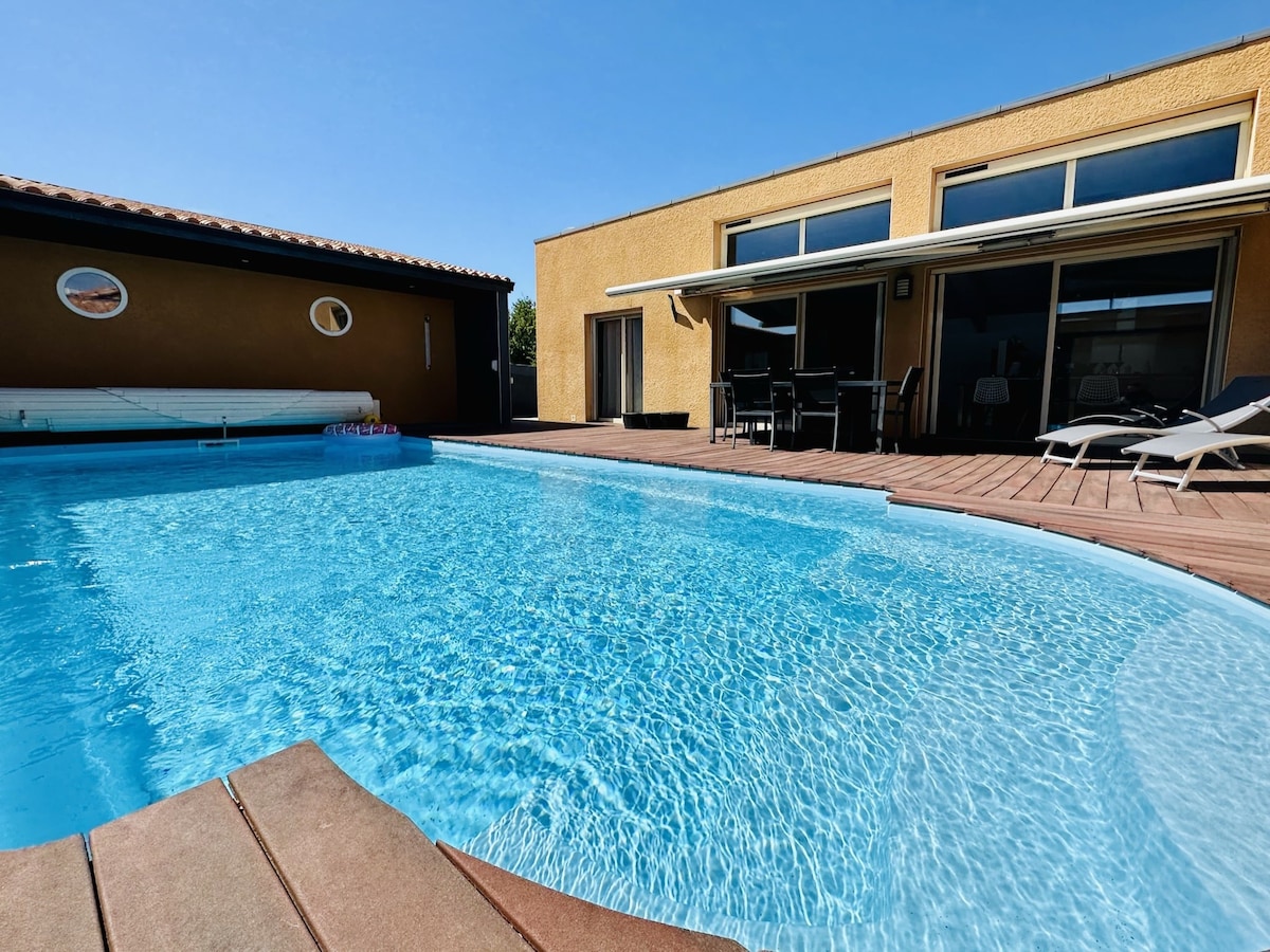 Villa avec piscine à 2 km de la grande plage Sable