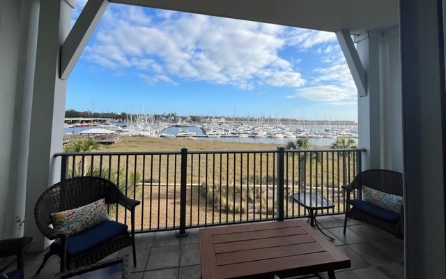 Beautiful luxury Waterfront Condo with 3 Bed/3