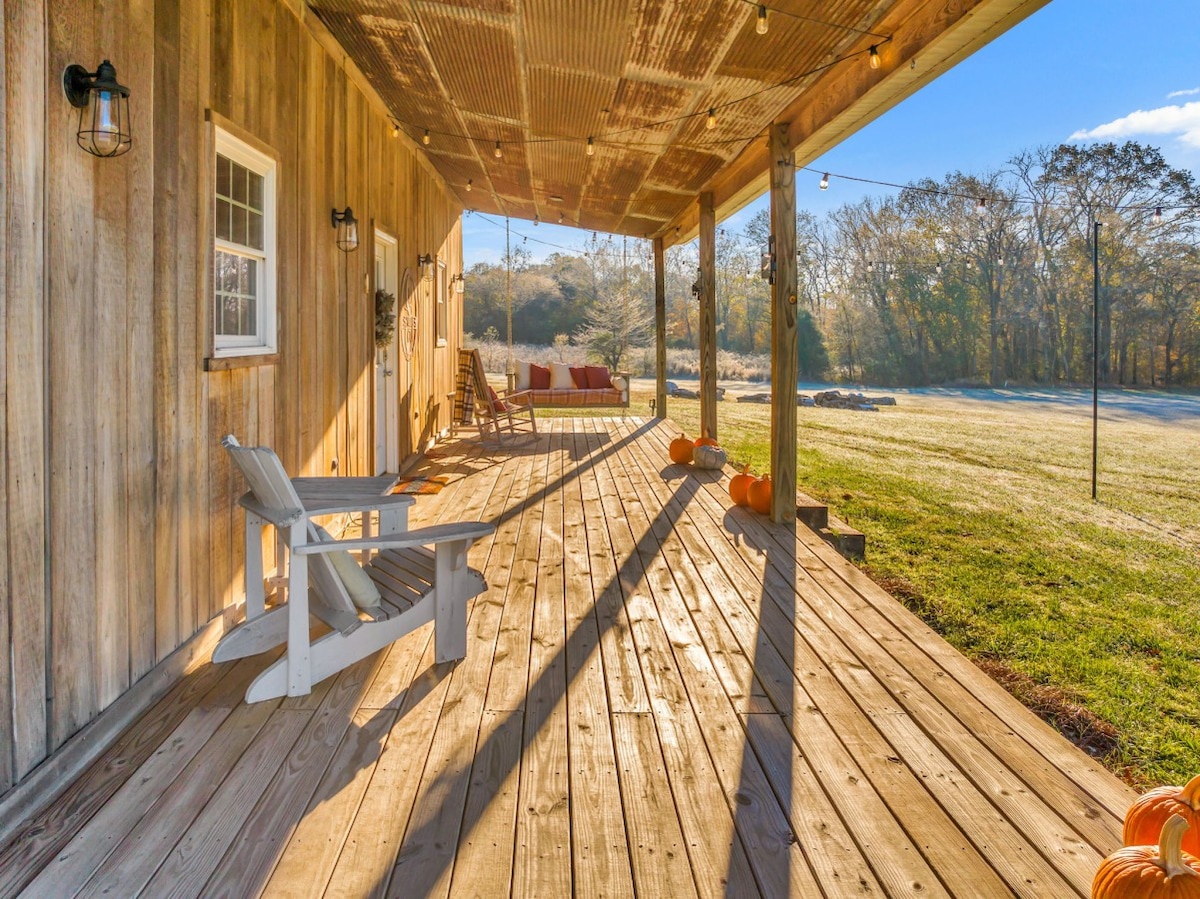 Barndominium with lake view, close to Nashville!