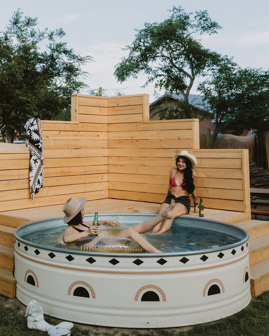 热水浴缸+泳池！沙漠指南美食仙人掌套房