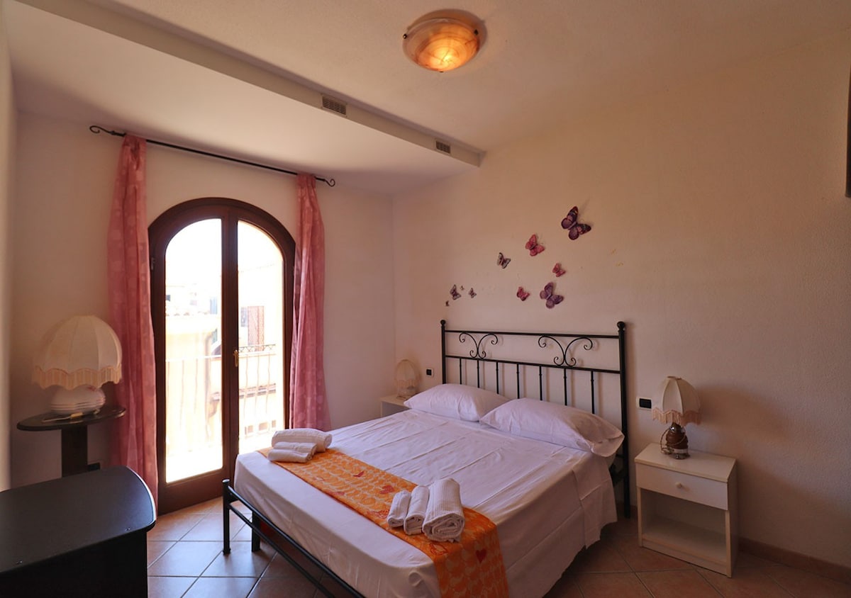 Balilla Residence –位于历史中心的三室公寓，带私人停车场– La Maddalena – Immobi
