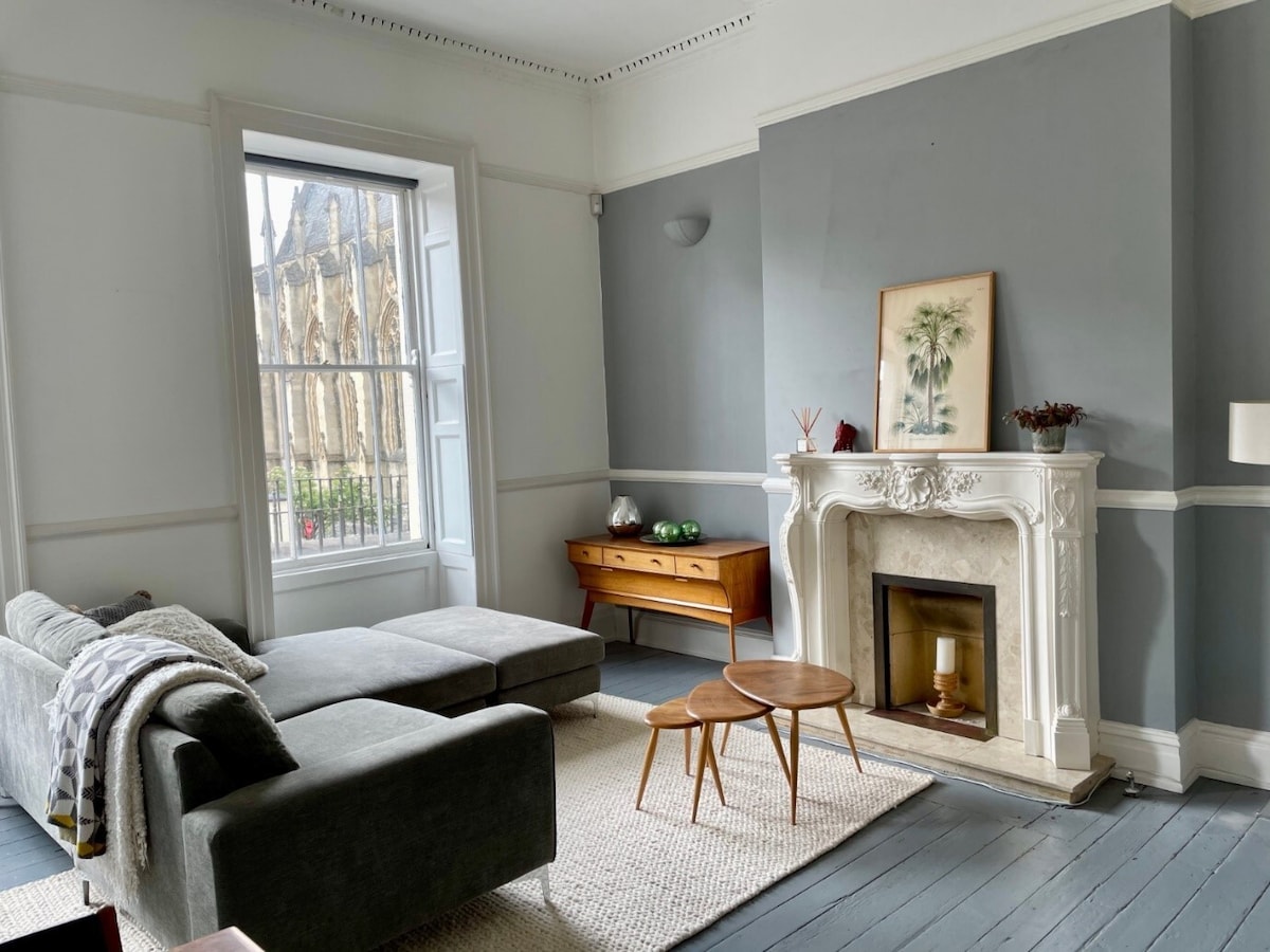 Grand & Graceful One Bed Flat in Clifton Village