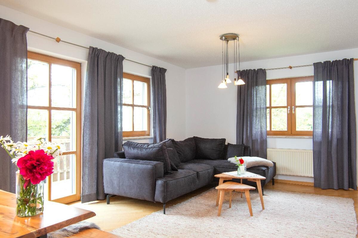 „Neuhäusler Idyll“ ruhige Ferienwohnung mit sonnigem Südbalkon (Ferienwohnung Miedl)