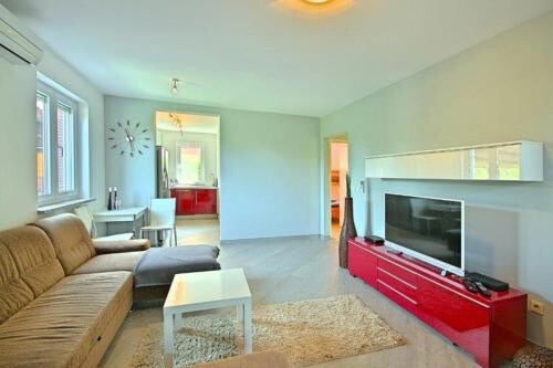 Villa Zuss / Two-Bedroom Apartment for 6 with shared pool and garden