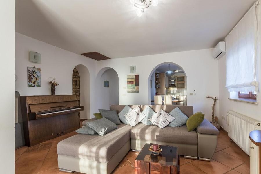 Fermio / Lovely Three Bedroom Apartment with garden