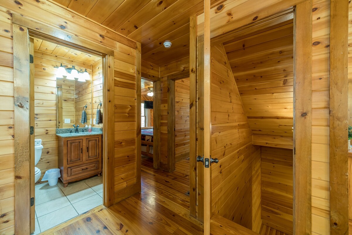 大型家庭小木屋可携带宠物入住的桑拿热水浴缸