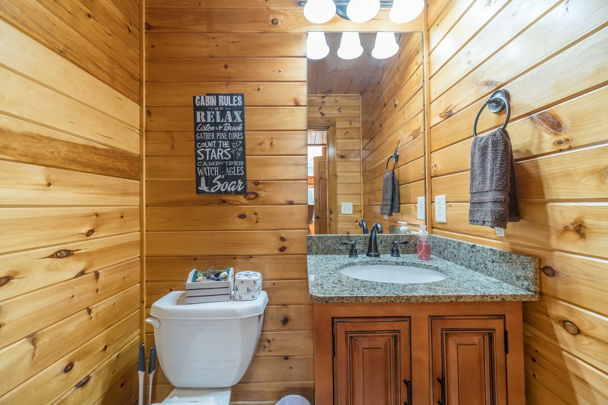 大型家庭小木屋可携带宠物入住的桑拿热水浴缸