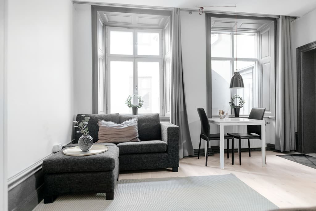 斯德哥尔摩市中心精心设计的翻新单间公寓