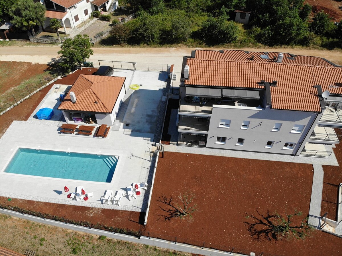 Family apartment  house lucija  with pool on the c