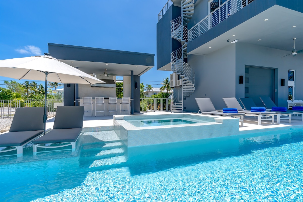Off the Hook ~ Modern, Exclusive, Luxury Pool Home