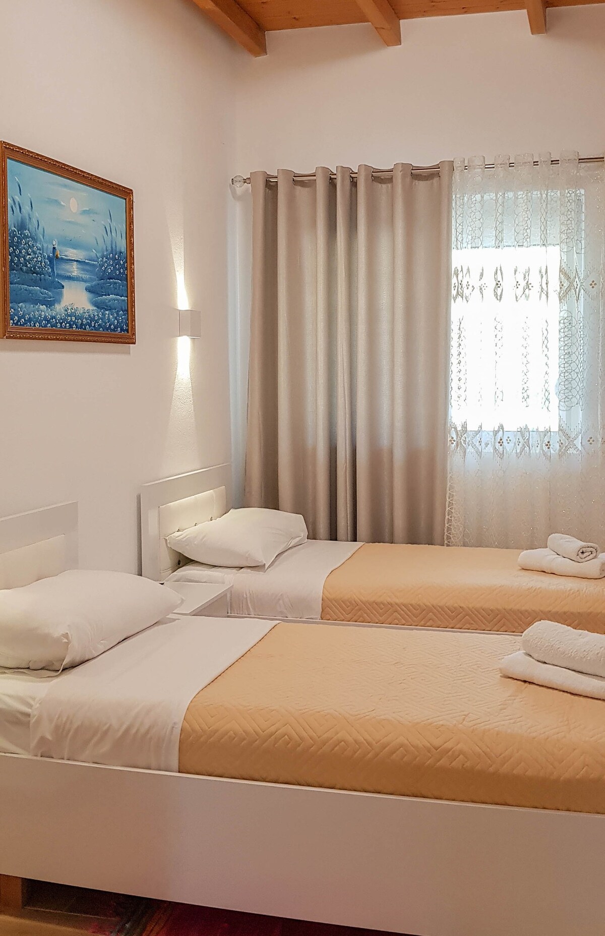 Villa Goliku Double Room with Extra Bed 2