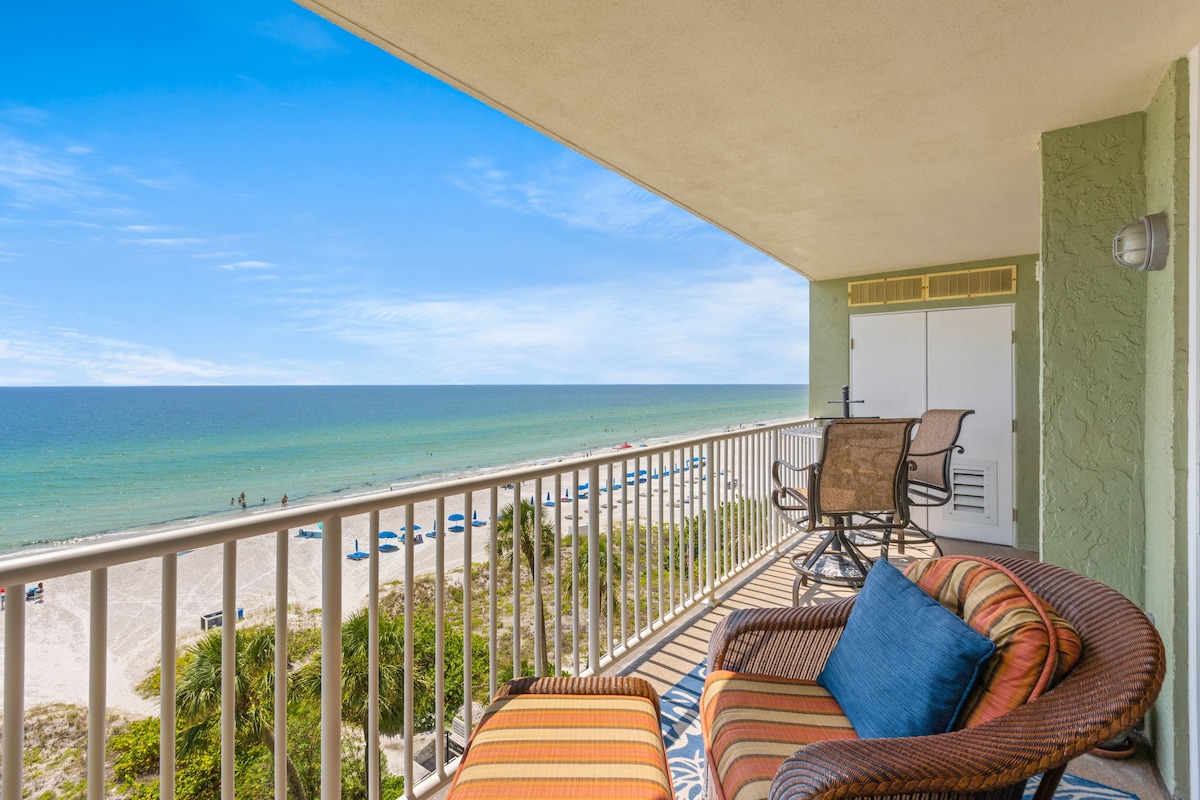 Beachfront Condo, Pool, Gulf Coast Sunsets!