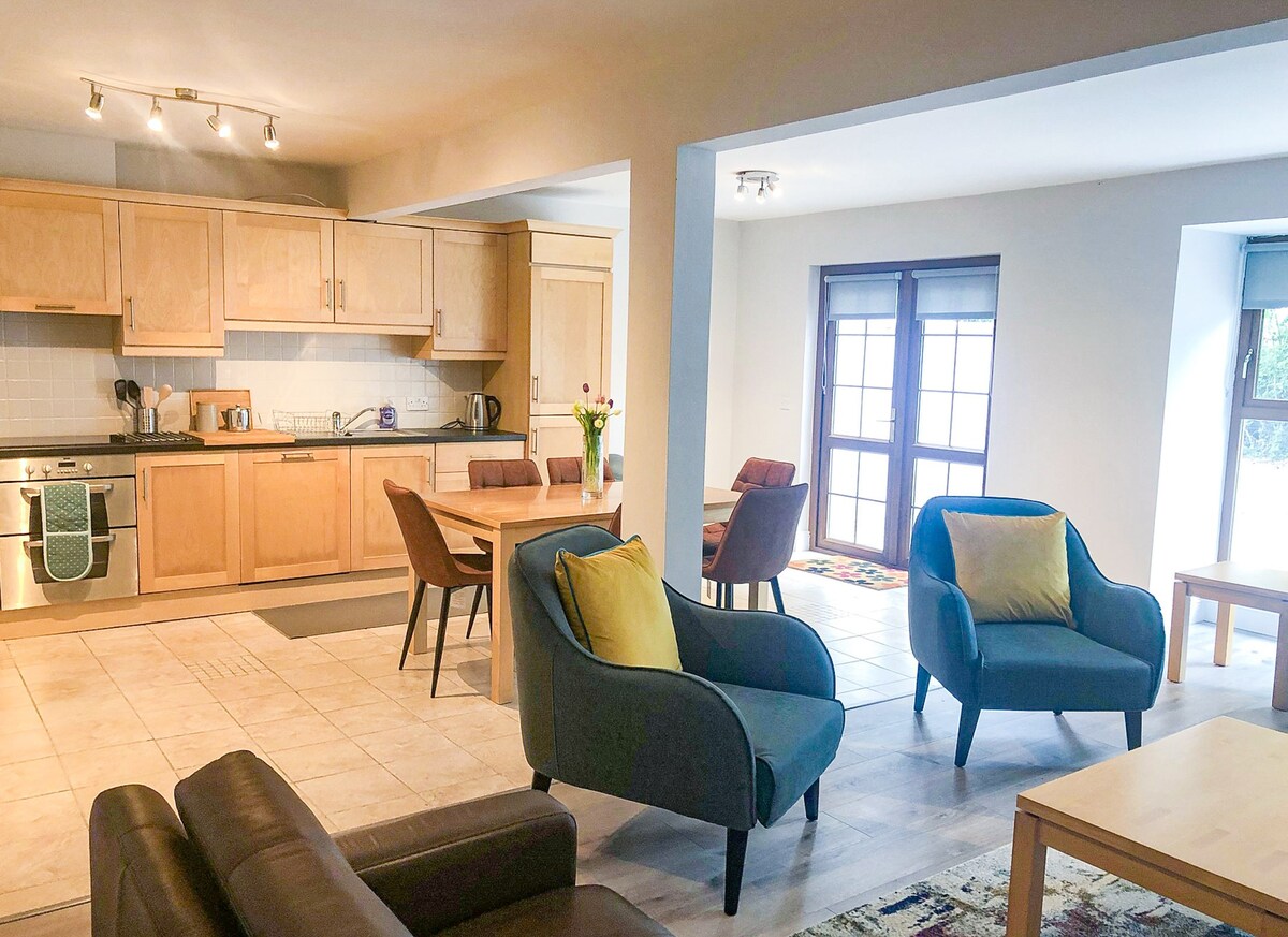 Old Court Holiday Homes (3 Bed - Sleeps 6)