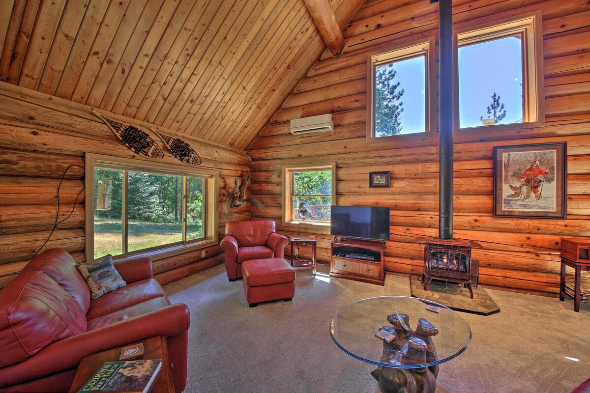 Large Cabin w/ Fire Pit + Grill on 34 Acres!