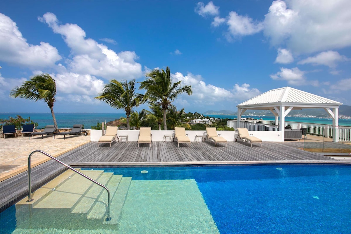 Le Caprice 270 degree views + access to the beach