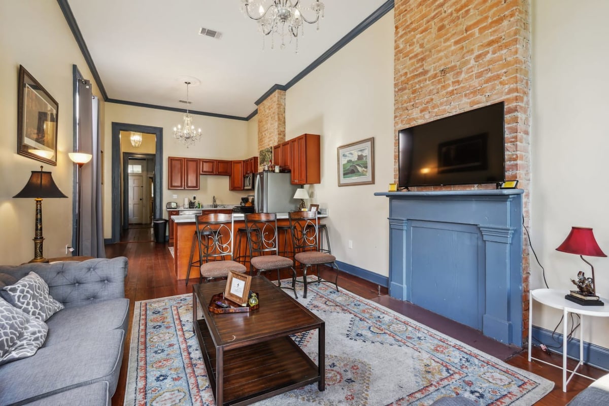 Gigantic Historic 8br Home- Close to Streetcar