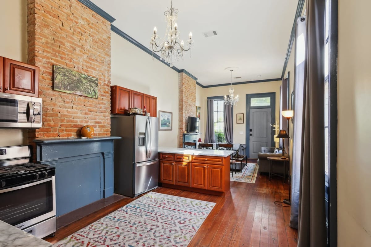 Gigantic Historic 8br Home- Close to Streetcar