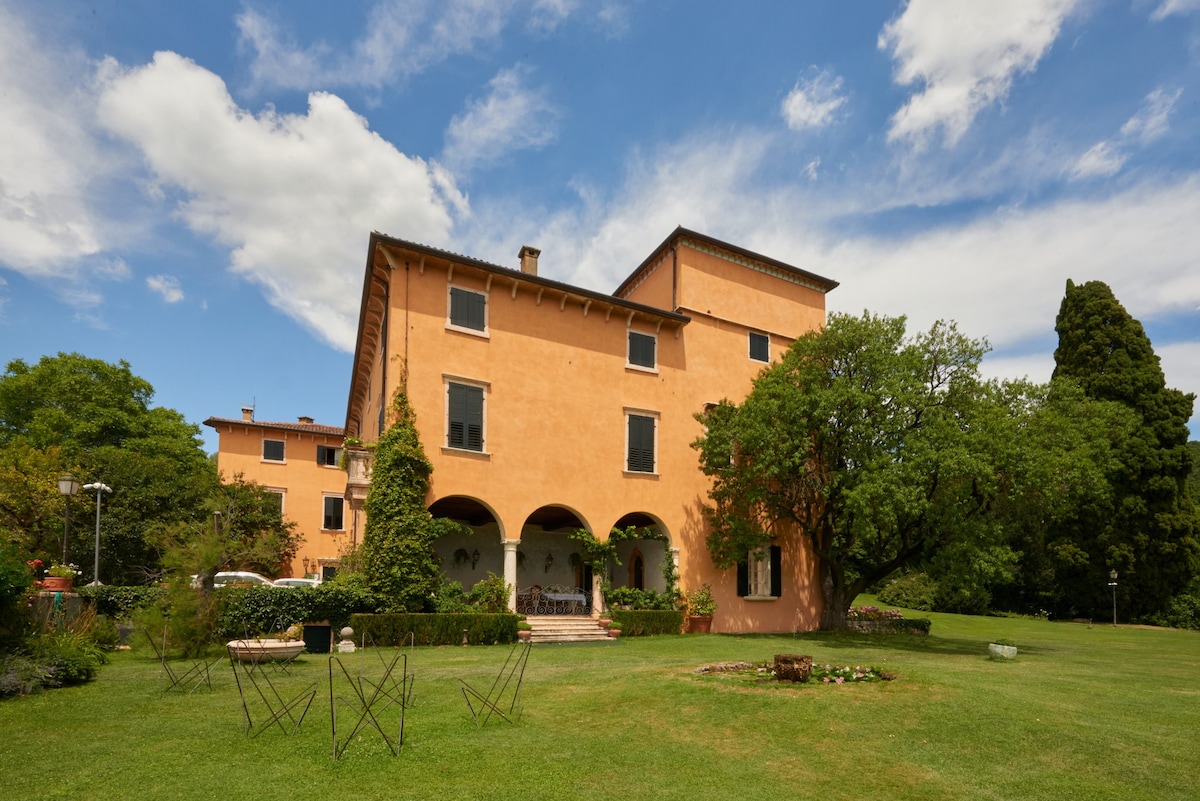 Torre di Terzolan别墅，带泳池和按摩浴缸