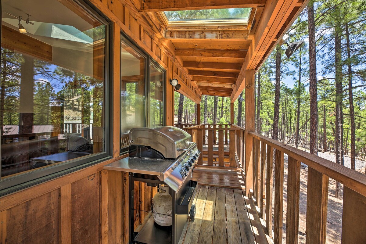 Serene Greer Cabin with Grill: 12 Mi to Skiing!