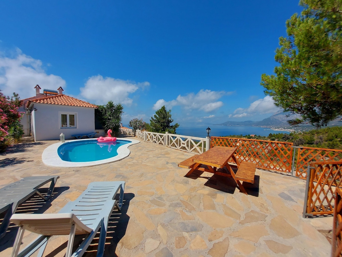 Apartment with Pool and Panorama View