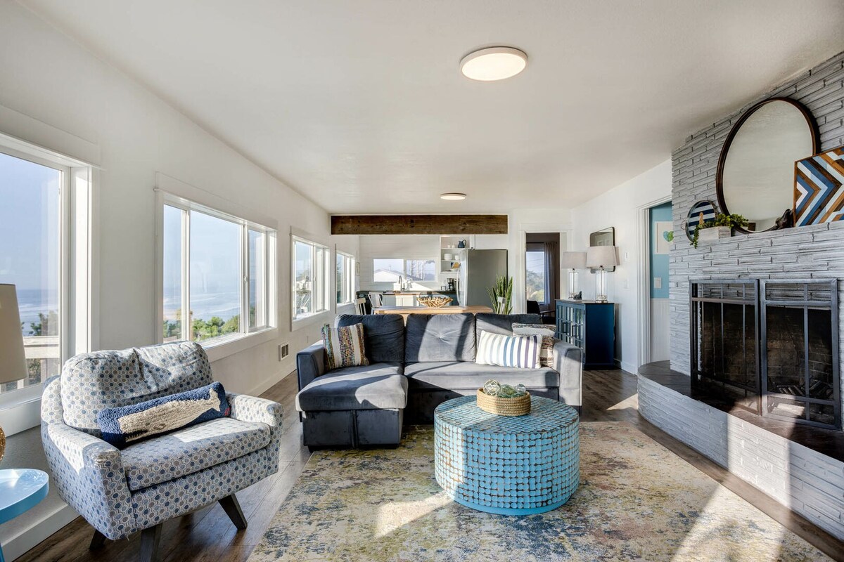 Ocean Front with Game Room~Seal Rock Cottage