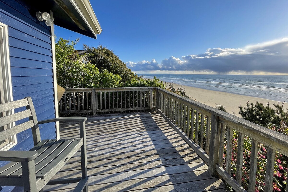 Ocean Front with Game Room~Seal Rock Cottage