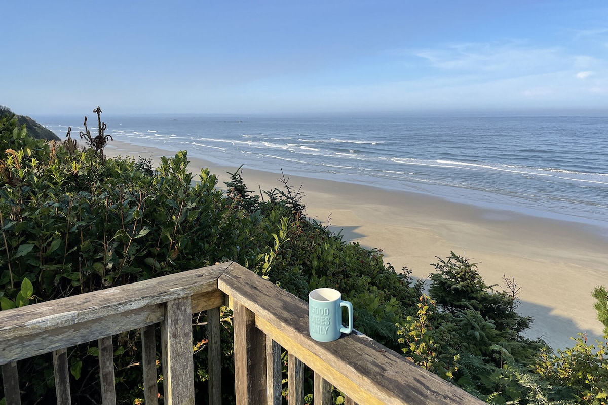 Ocean Front with Game Room~Seal Rock Cottage