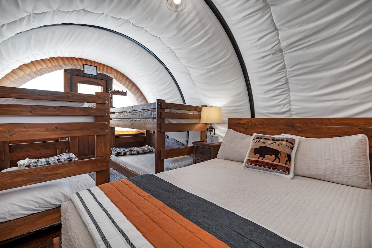 Fun Family Wagon w/ 1QB, 2 bunk beds + Kitchen