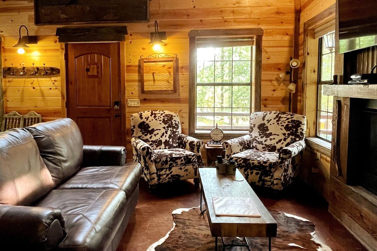Desperado-Cozy Country Cabin Nestled in the Pines