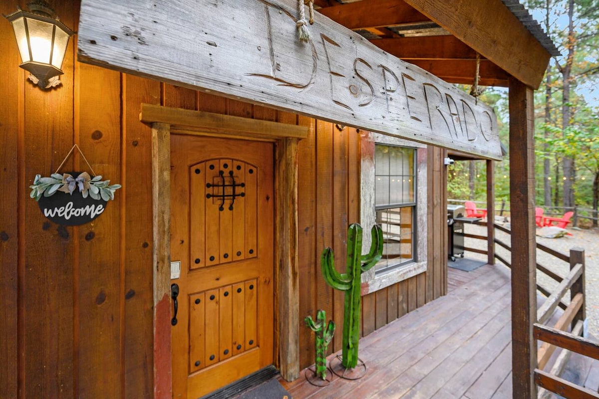 Desperado-Cozy Country Cabin Nestled in the Pines