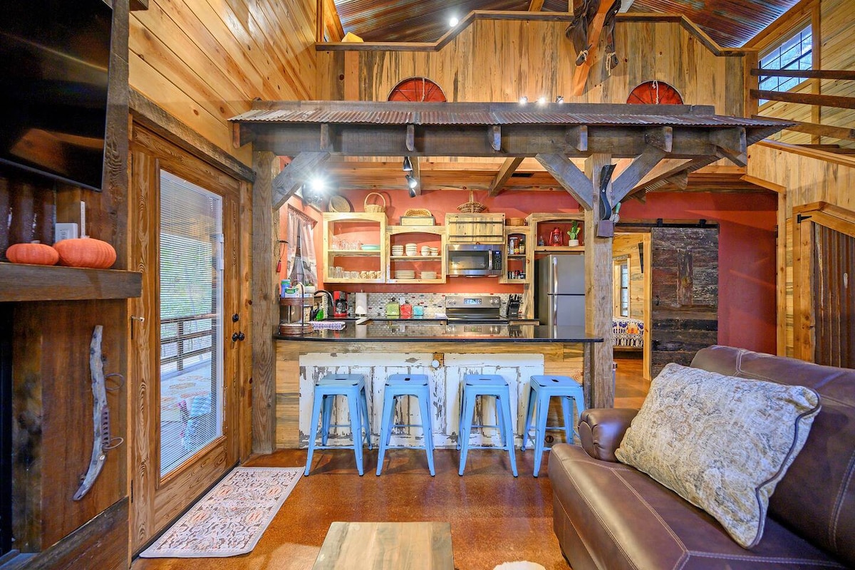 Desperado-Cozy Country Cabin Nestled in the Pines