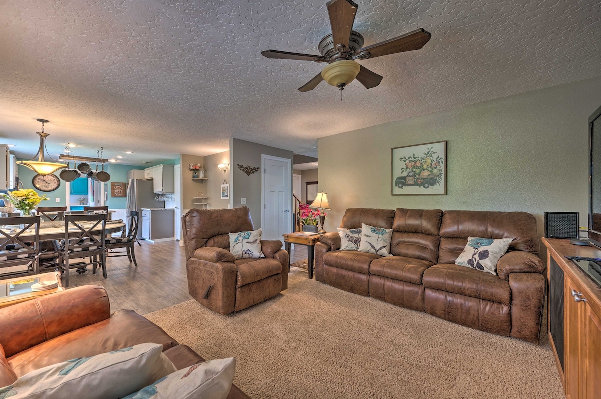 Idyllic Nampa Family Home with Hot Tub & Fire Pit!