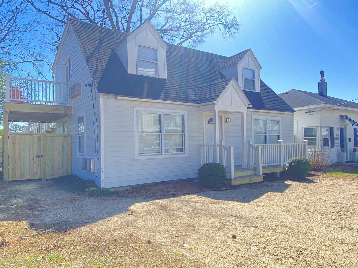 Newly Renovated 1st FLR 2 BR Cottage by Boardwalk