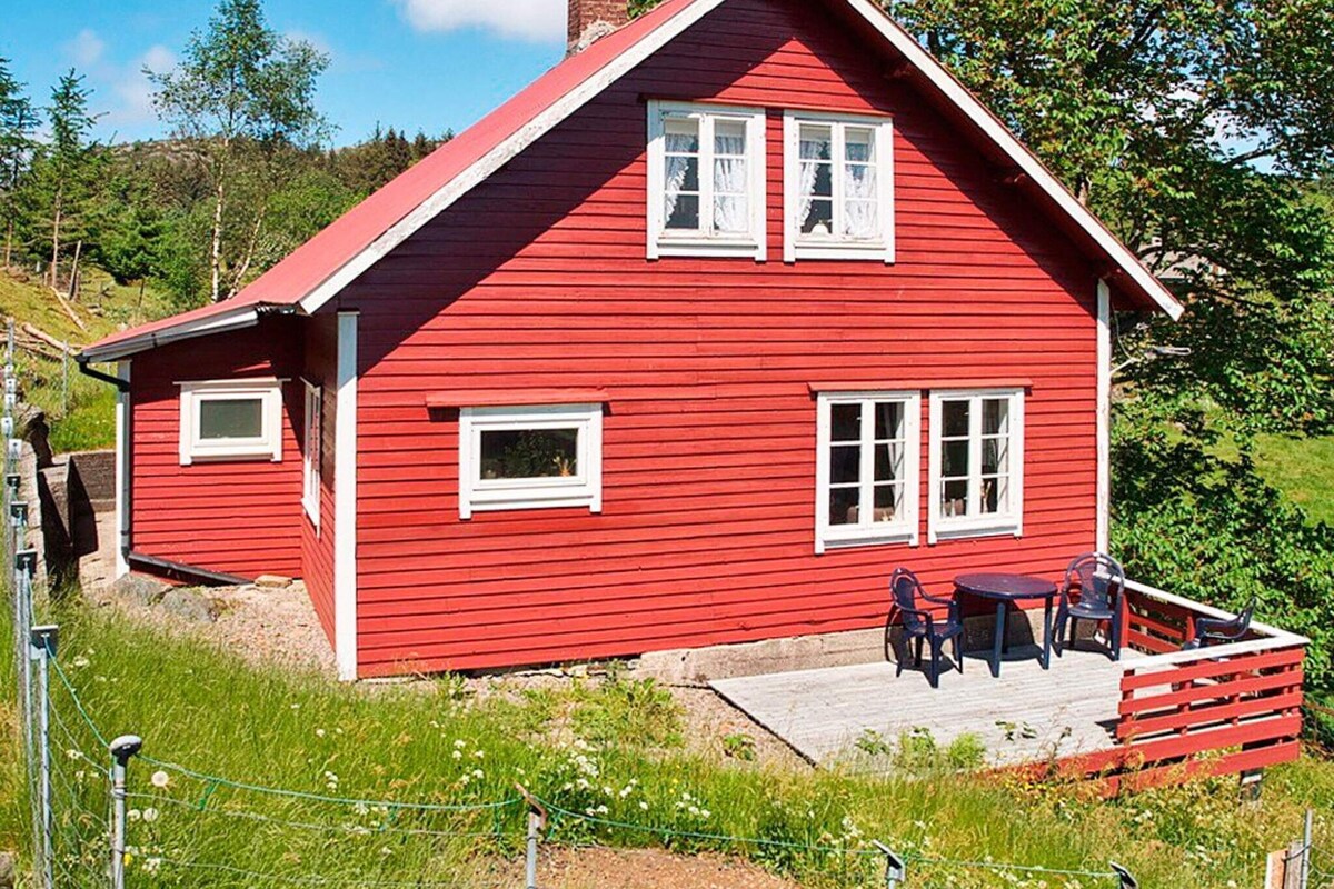 6 person holiday home in finnås