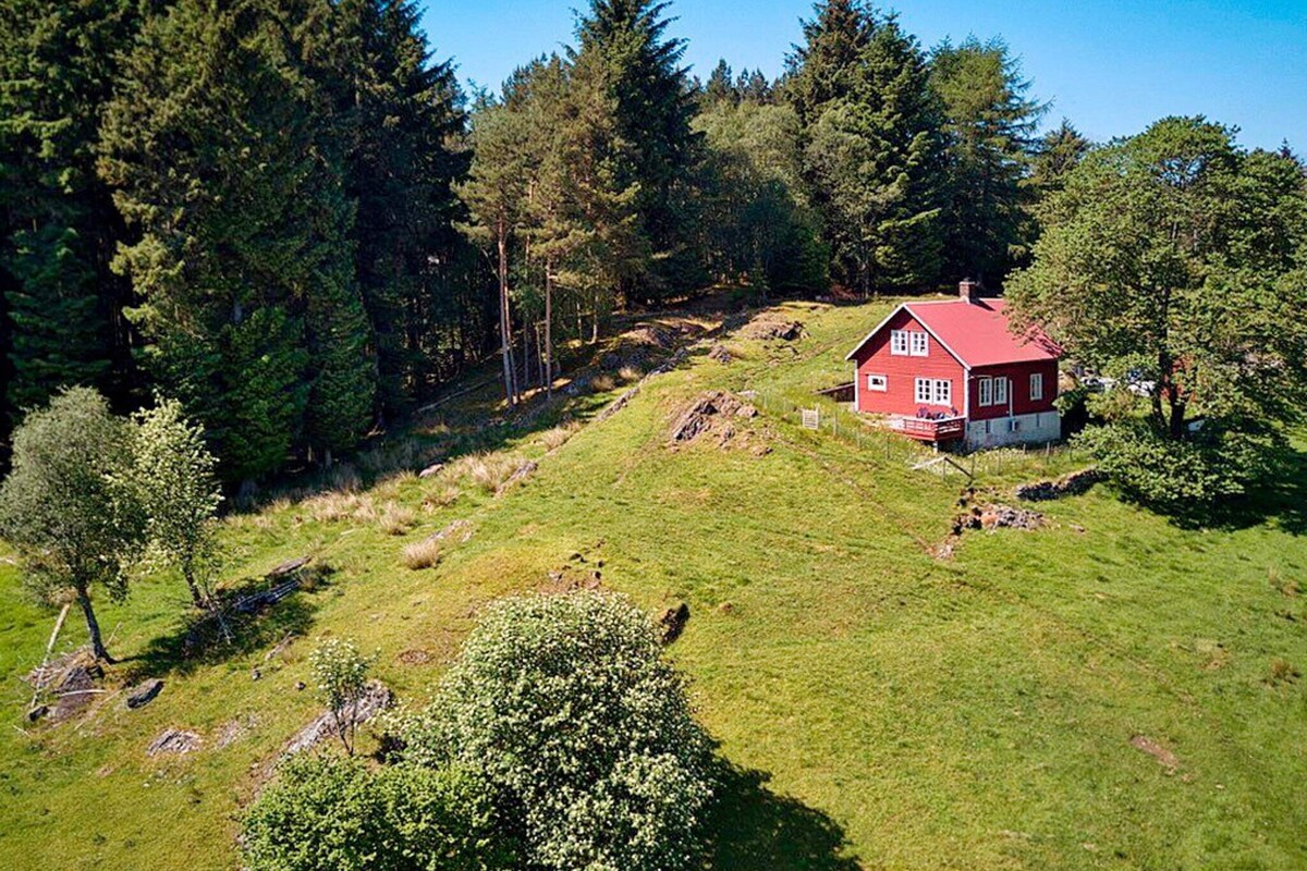 6 person holiday home in finnås